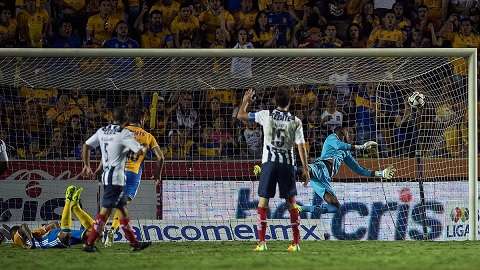 Monterrey salva el empate 1-1 Tigres