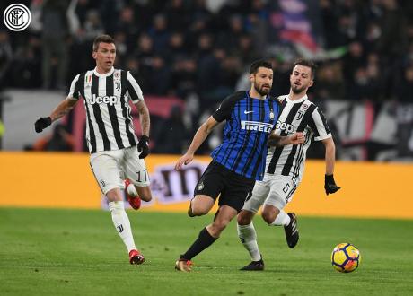 Juventus e Inter de Milán empatan 0-0 manteniéndose en lucha en Serie A 2017-18