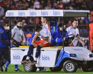 Lesión Alexis Vega sale llorando del partido Atlético San Luis vs Chivas